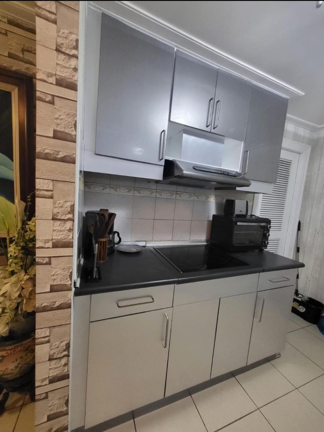 67 Sqm. Condo Unit In Robinson Place Residences Manila Exterior photo