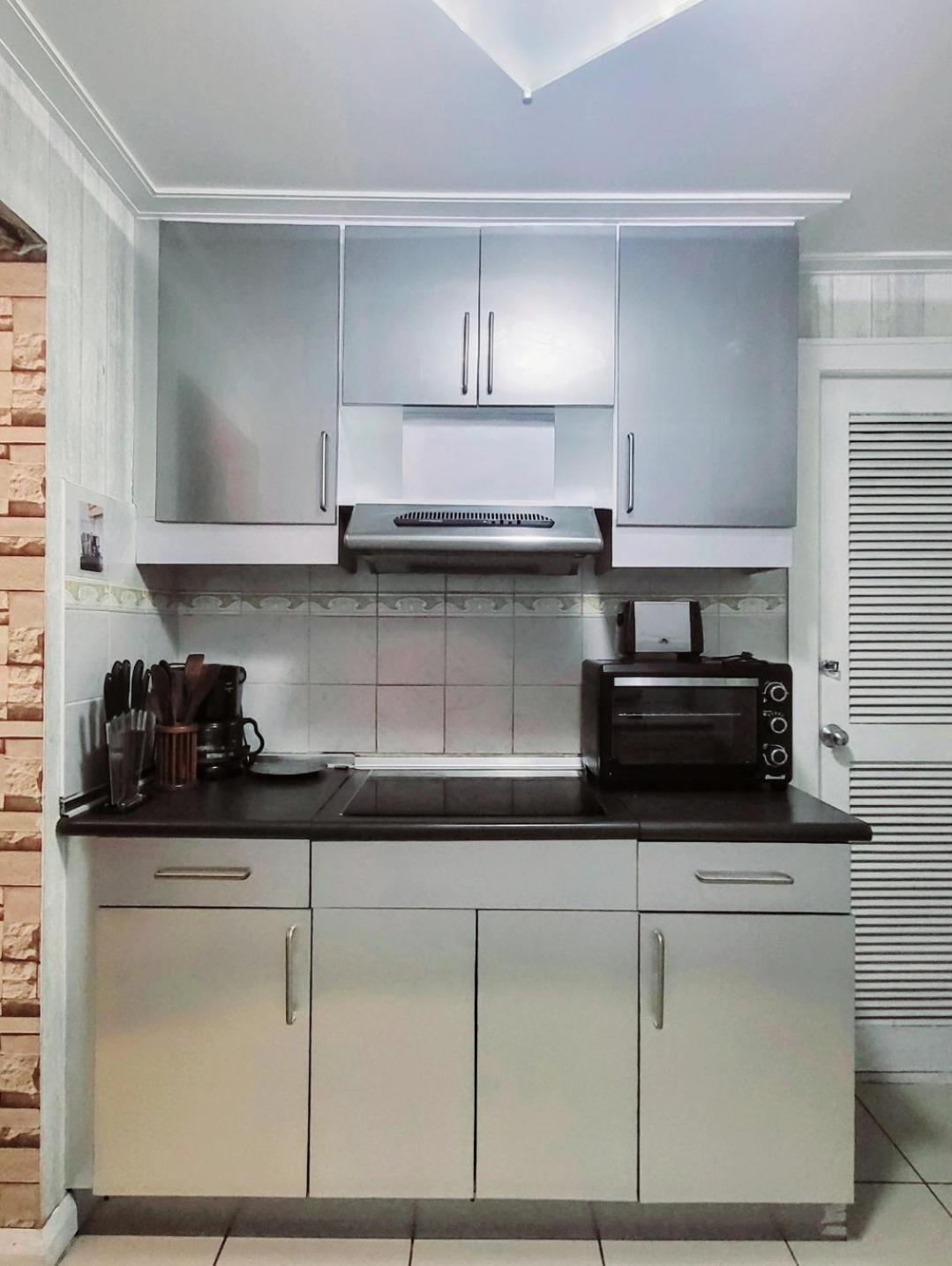 67 Sqm. Condo Unit In Robinson Place Residences Manila Exterior photo