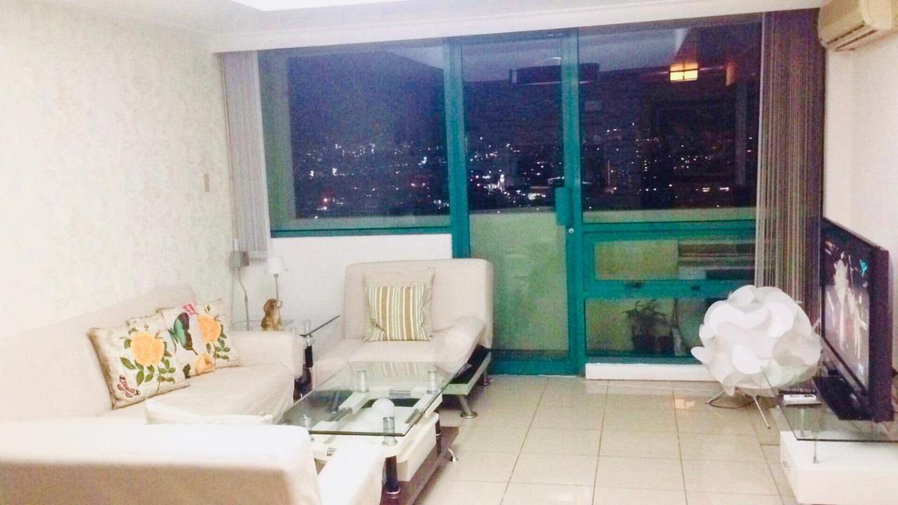 67 Sqm. Condo Unit In Robinson Place Residences Manila Exterior photo